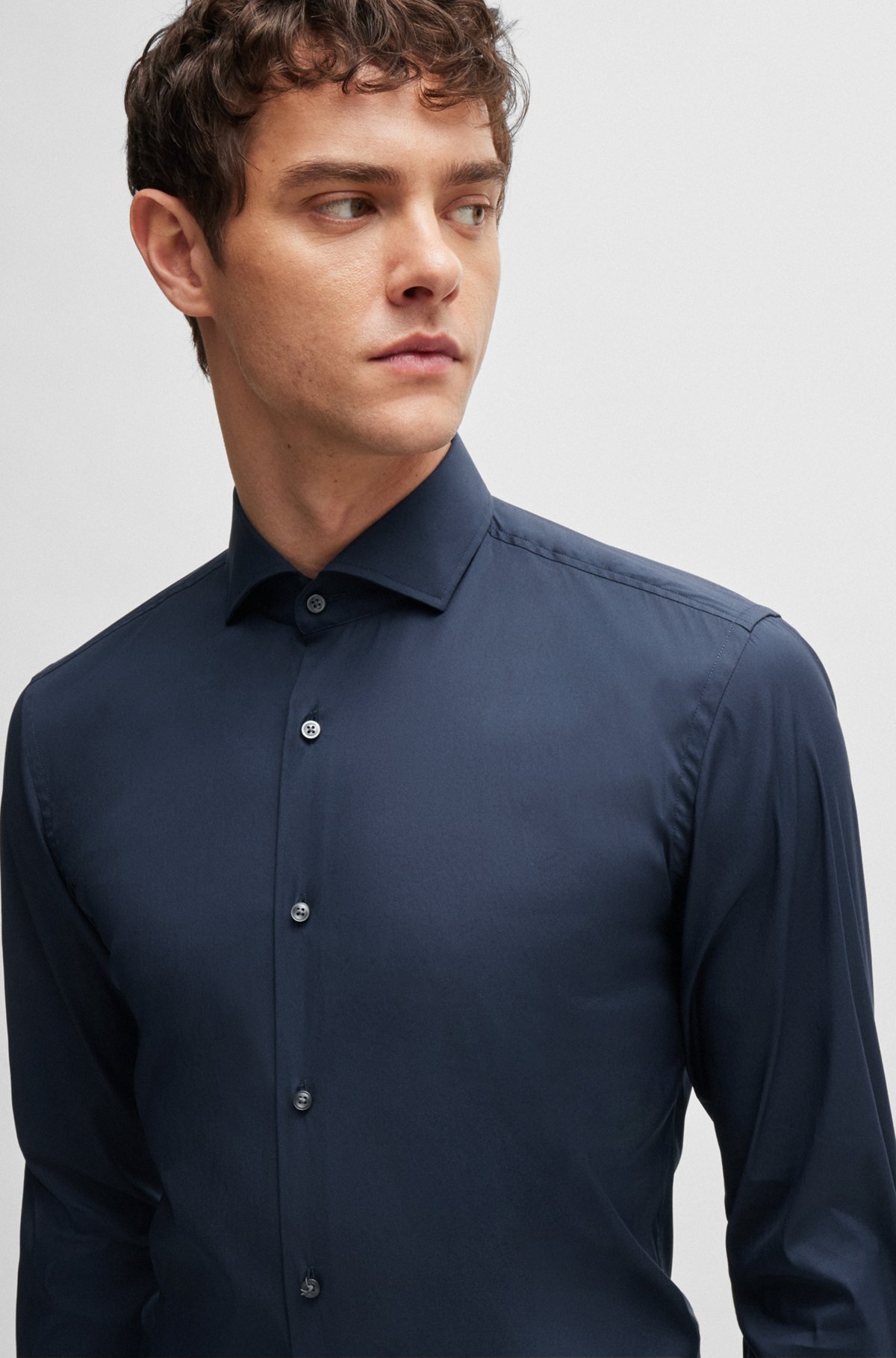 Slim-fit overhemd in gemakkelijk te strijken popeline van een katoenmix, Donkerblauw