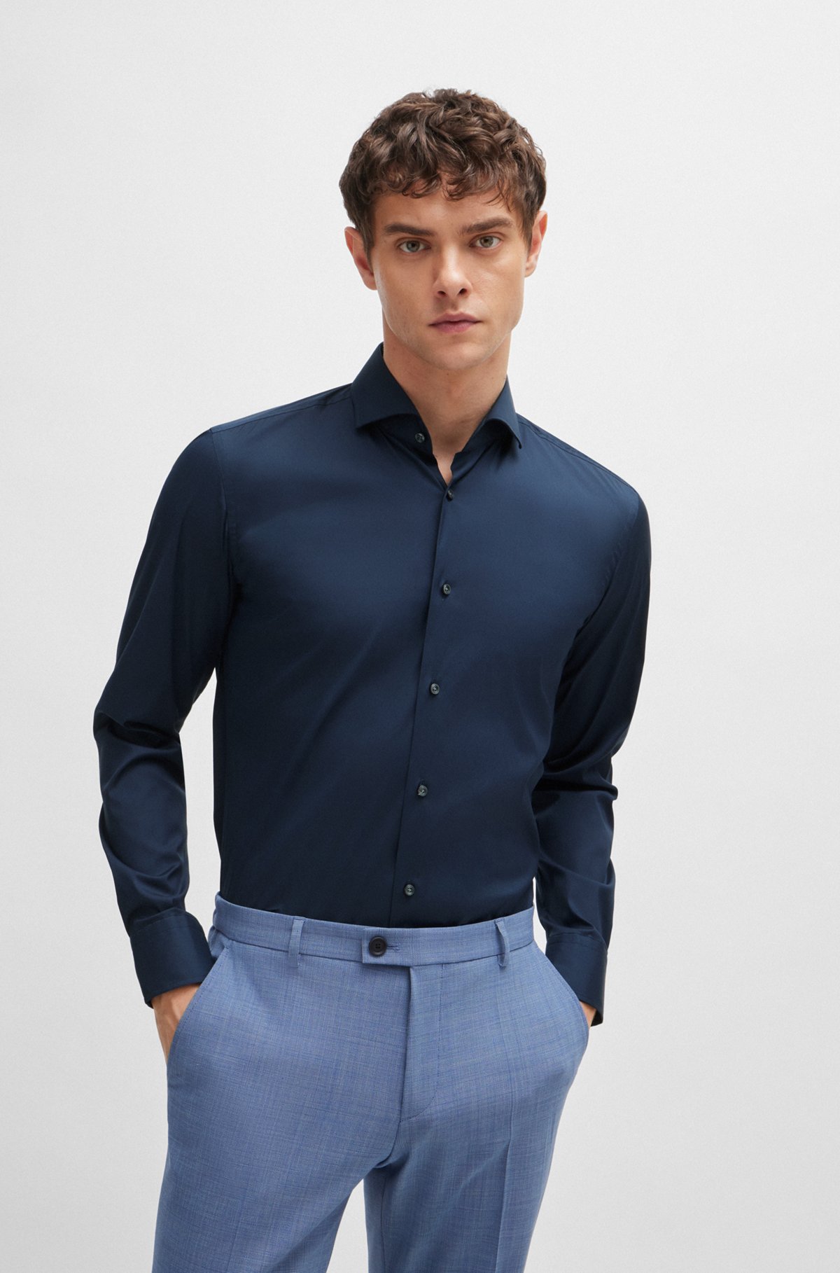 Slim-fit overhemd in gemakkelijk te strijken popeline van een katoenmix, Donkerblauw