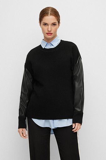 Pullover aus Schurwolle mit Kunstlederärmeln, Schwarz