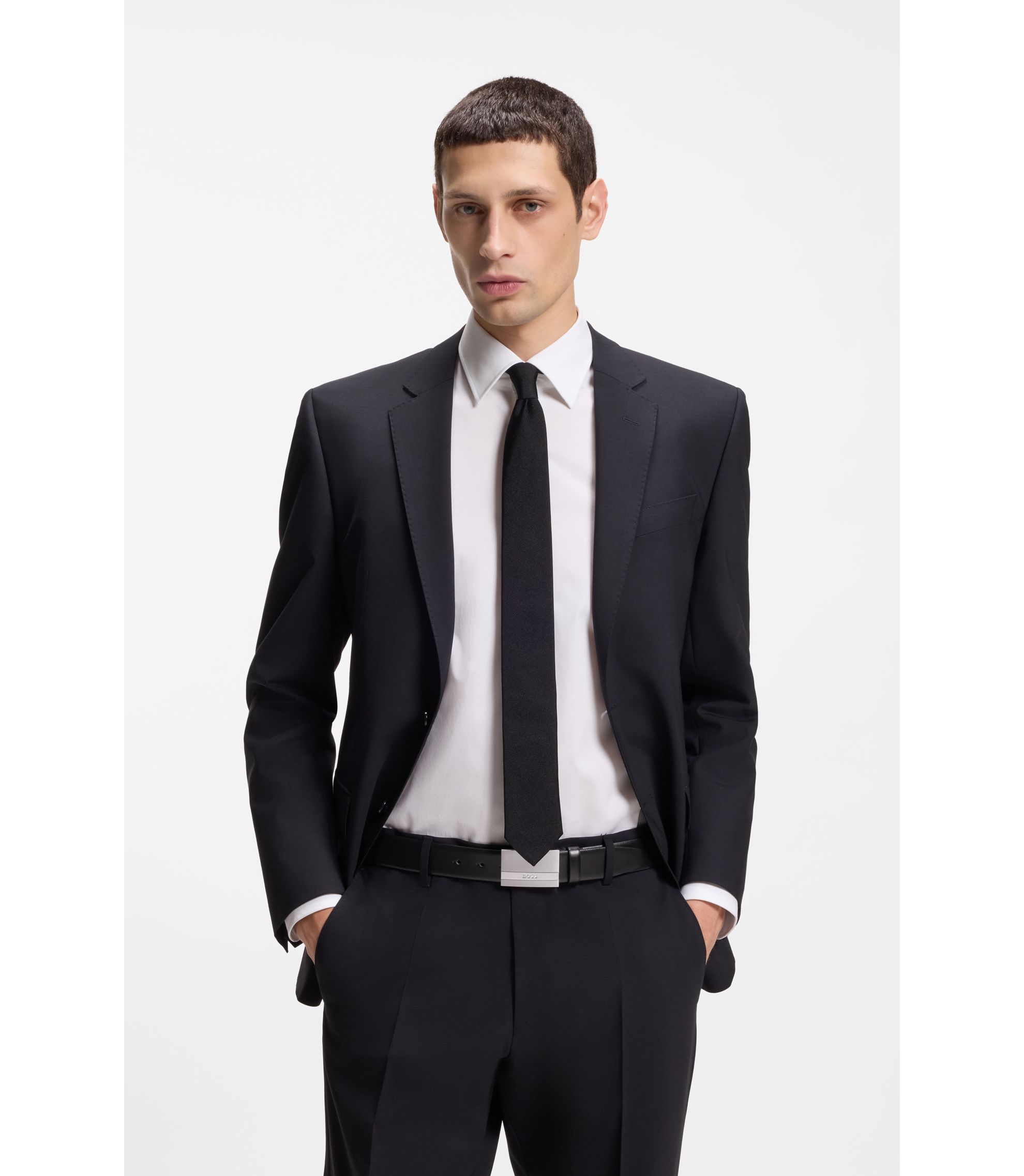 ブラックレザー ベルト ロゴバックル BOSS - レザーベルト ロゴバックル - ブラック