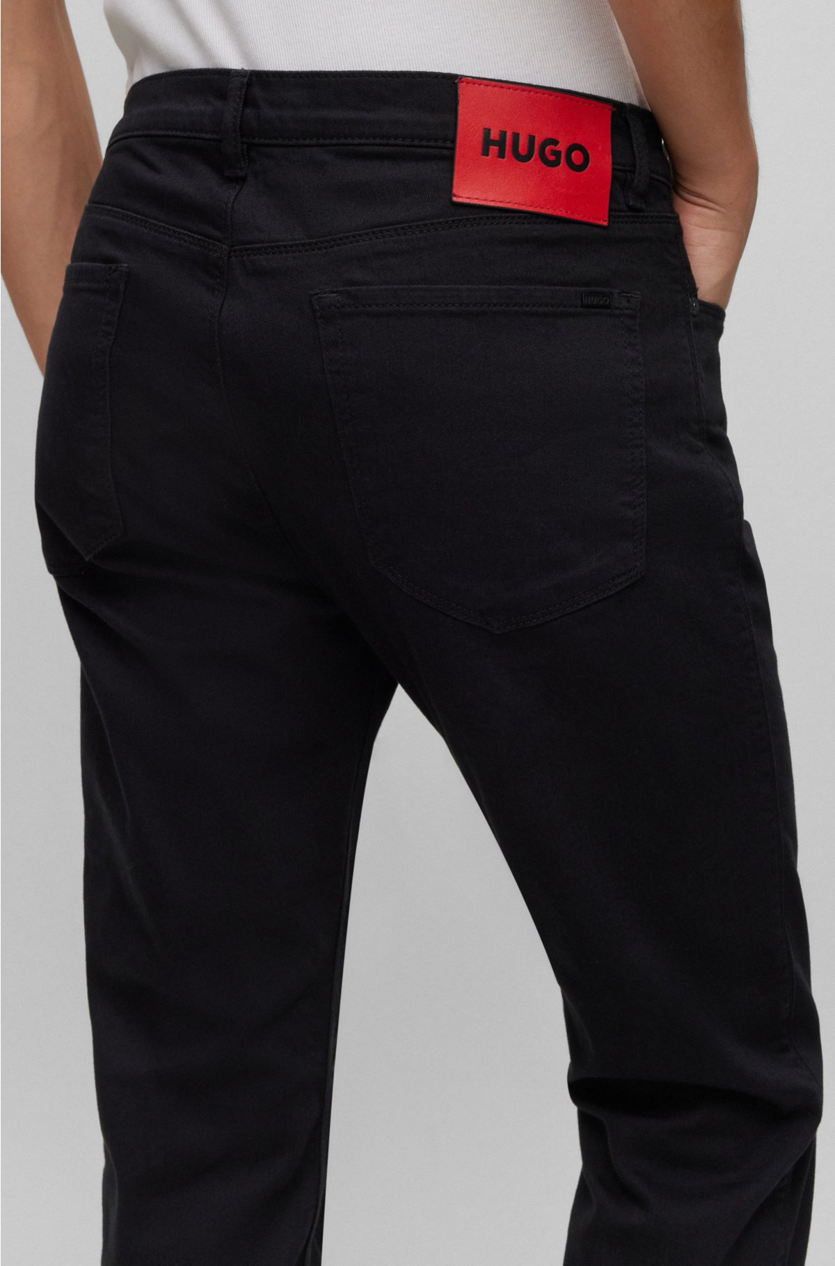 HUGO - Slim-fit jeans in black comfort-stretch denim