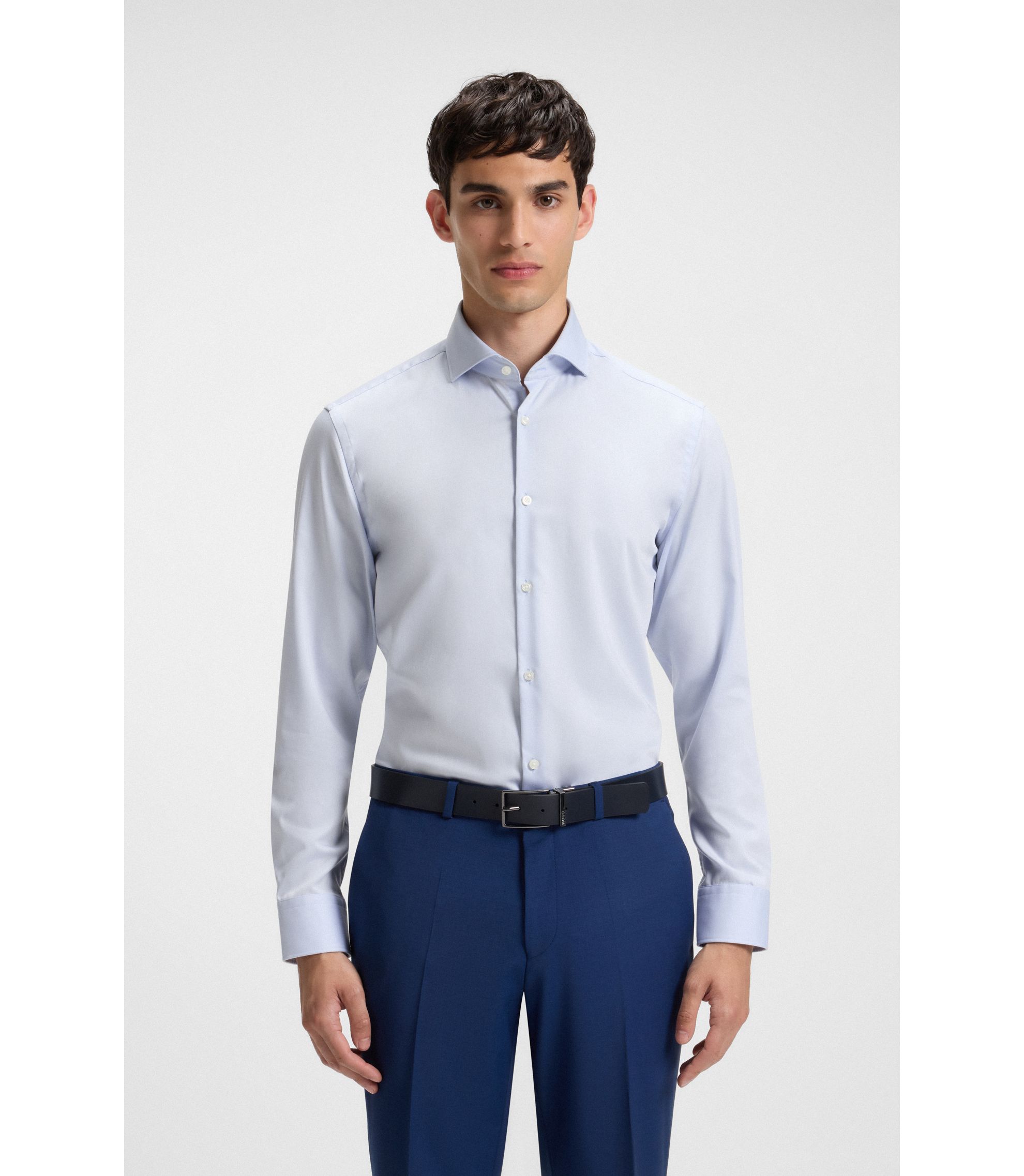 Slim-Fit Hemd aus bügelleichtem Baumwoll-Twill