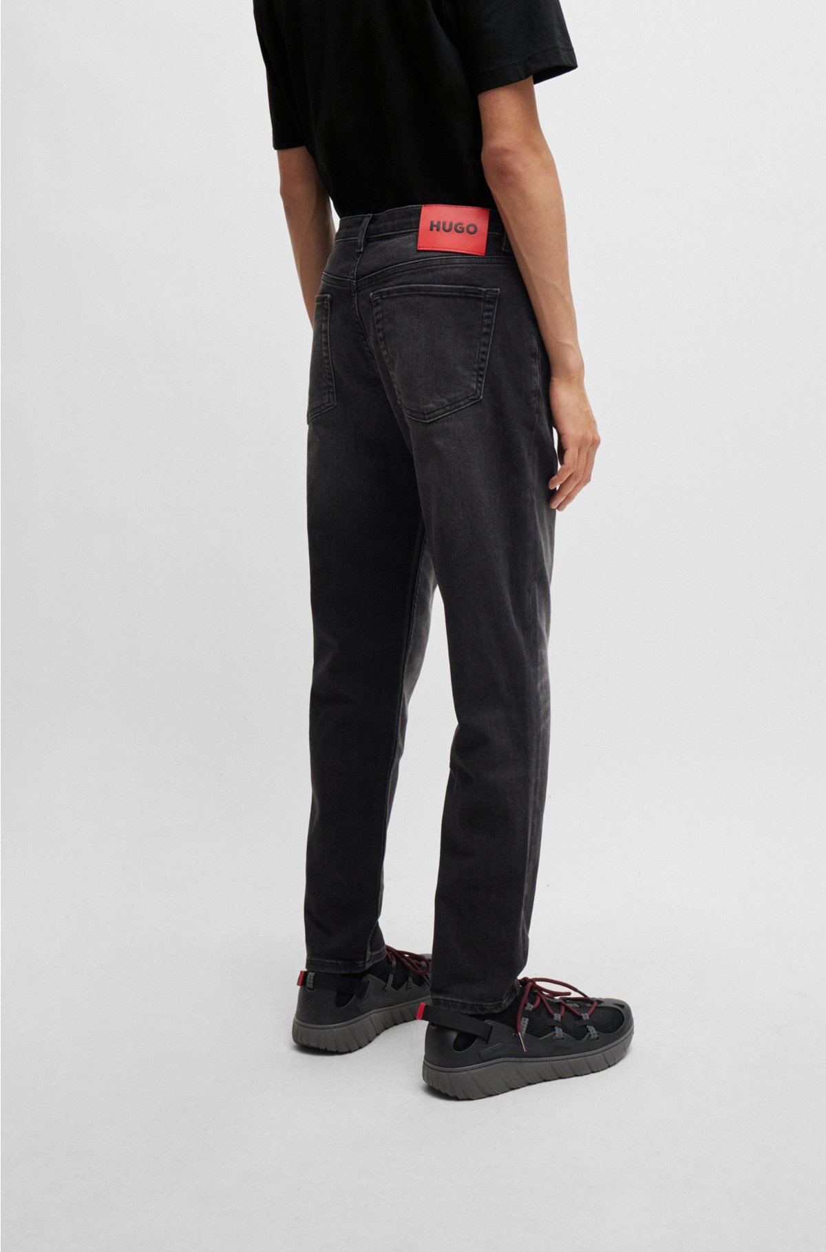 Tapered-fit jeans in black comfort-stretch denim, Dark Grey