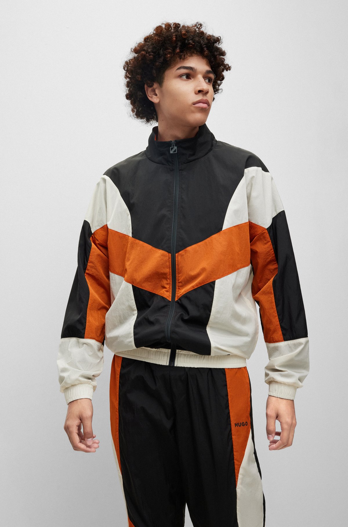 Colour-blocked zip-up jacket with logo print, Black