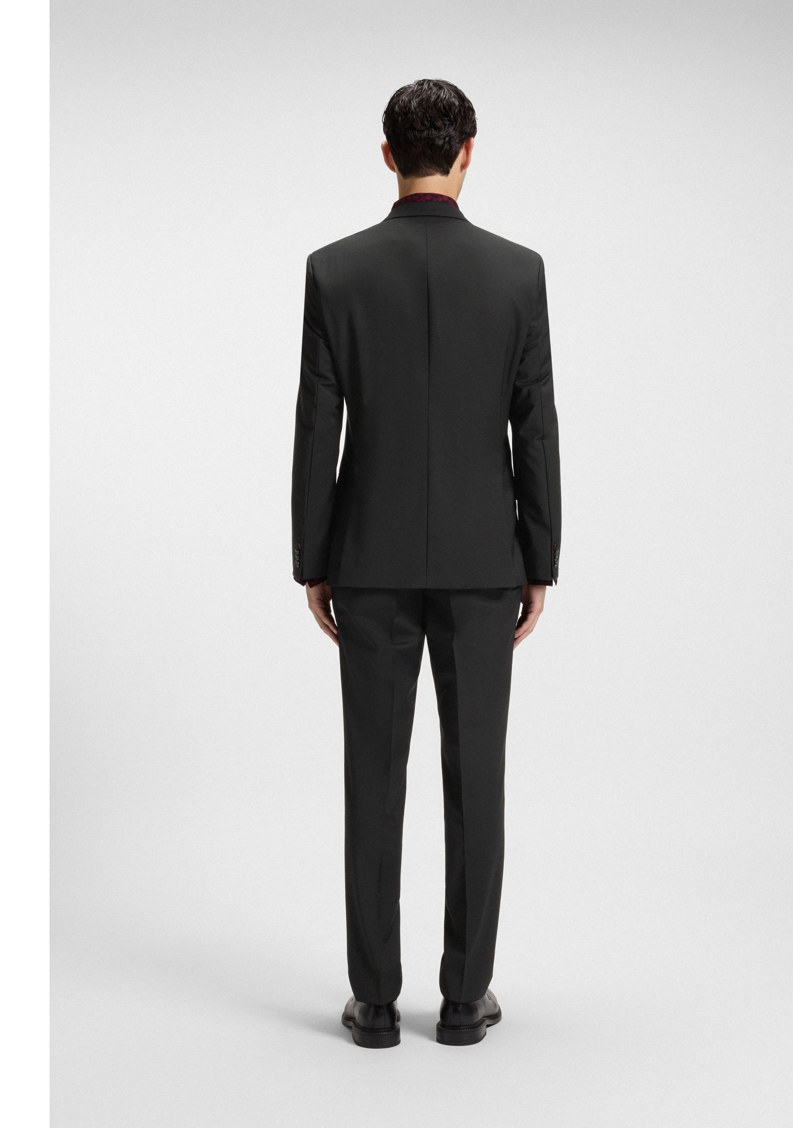 Fato de ajuste slim em mistura de lã elástica de alto desempenho, Preto