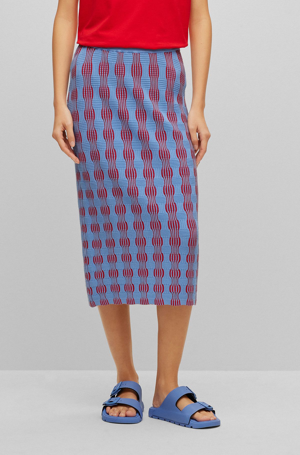 Slim-fit pencil skirt with two-tone knitted structure, Patterned