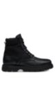 Halbhohe Hybrid-Boots aus genarbtem Leder mit charakteristischer Lasche hinten, Schwarz