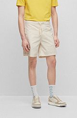 Regular-Fit Shorts aus Stretch-Baumwolle mit Paper-Touch-Finish, Weiß