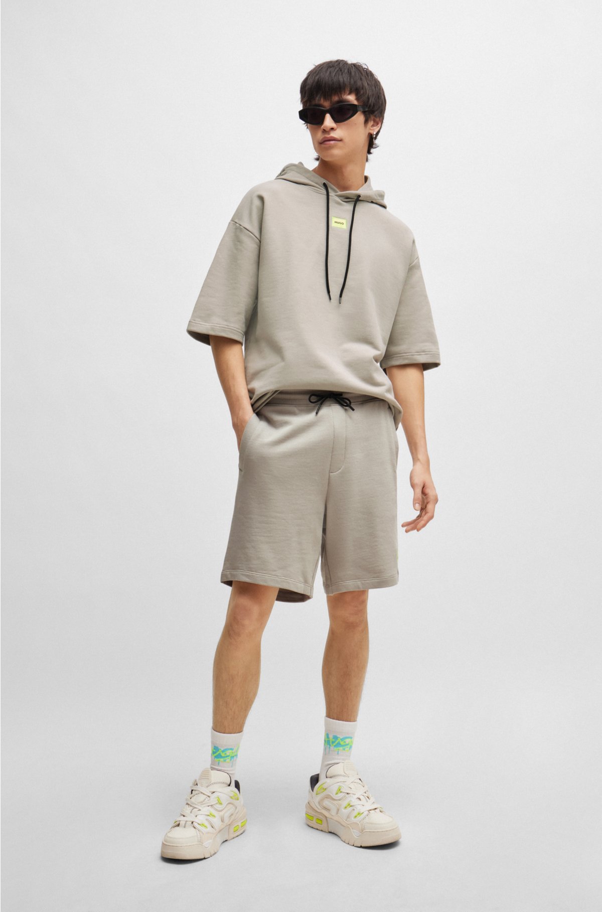 Short-sleeved relaxed-fit hoodie in cotton terry, Light Grey