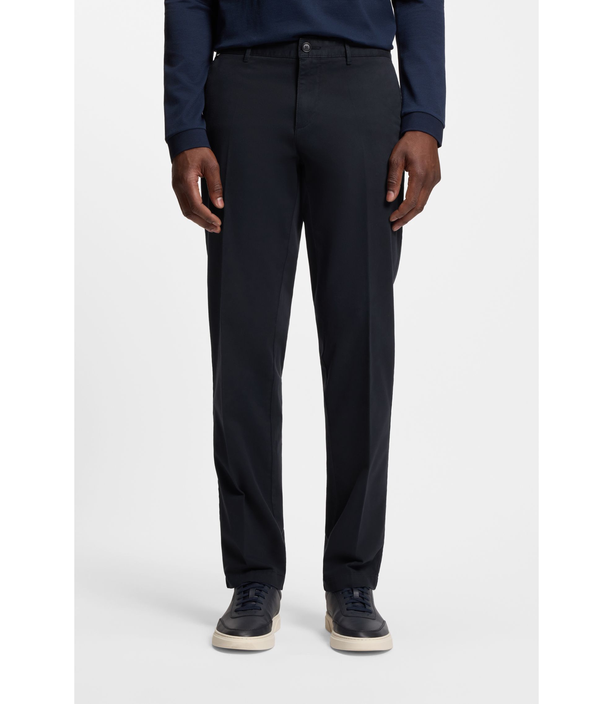 Regular-Fit Chino aus elastischer Baumwoll-Gabardine