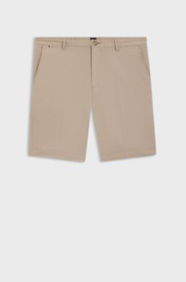 Shorts slim fit en tejido de gabardina de algod&oacute;n el&aacute;stico, Beige claro