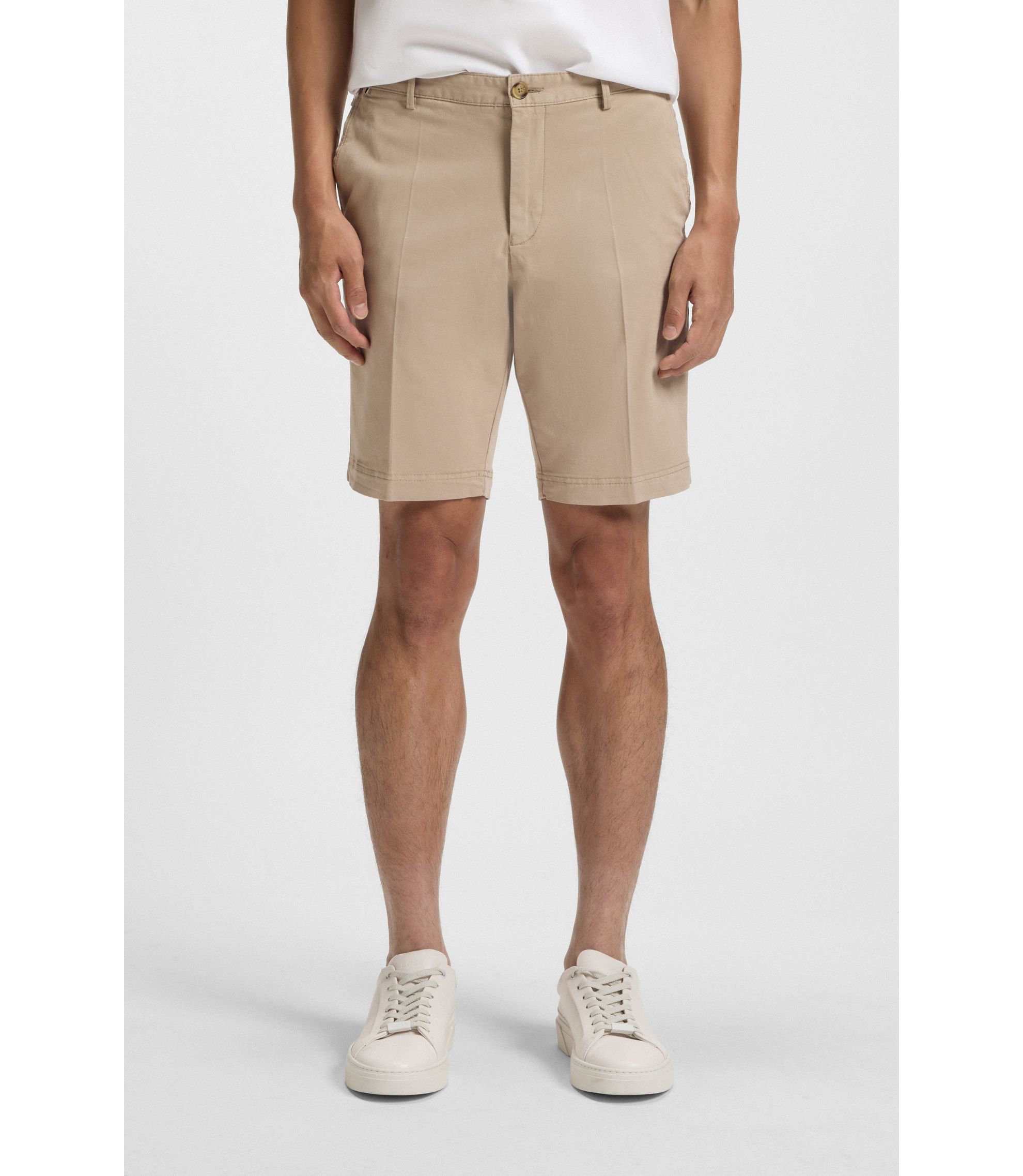 Slim-Fit Shorts aus elastischer Baumwoll-Gabardine
