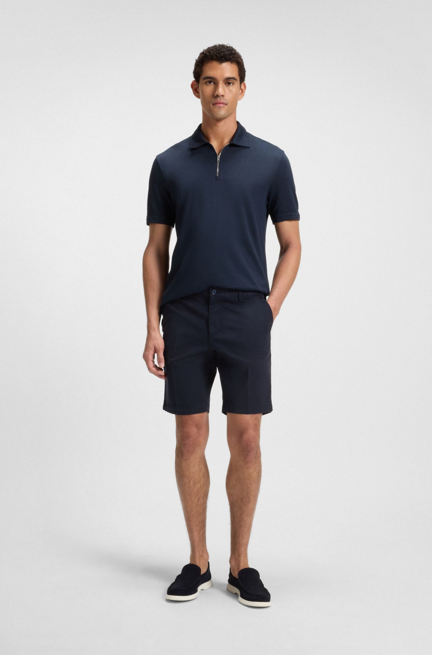 Slim-Fit Shorts aus elastischer Baumwoll-Gabardine, Dunkelblau