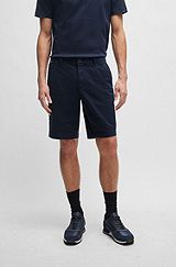 Shorts slim fit en tejido de gabardina de algodón elástico, Azul oscuro