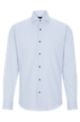 Regular-Fit Hemd aus strukturierter Stretch-Baumwolle mit bügelleichtem Finish, Hellblau