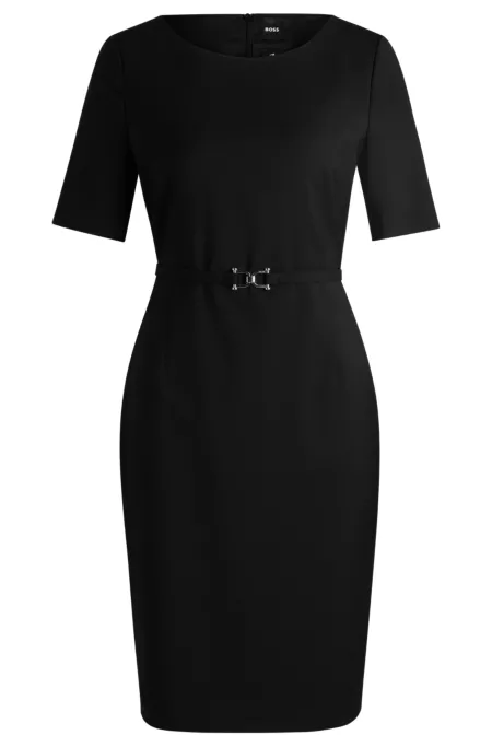 Robe en laine vierge avec ceinture à garnitures en métal