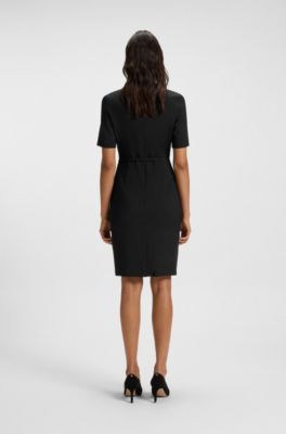 Kleid aus Schurwolle mit Metall-Detail am G&uuml;rtel, Schwarz