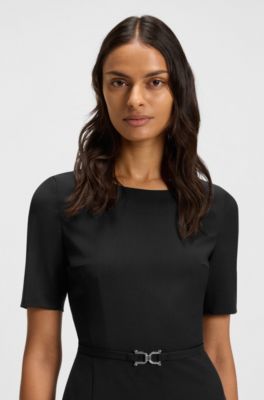 Kleid aus Schurwolle mit Metall-Detail am G&uuml;rtel, Schwarz