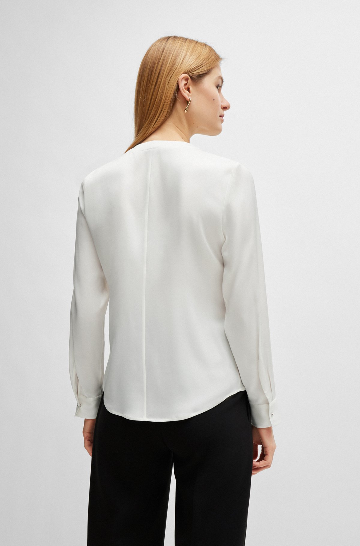 Блузка из эластичного шелкового крепдешина с присборенным вырезом, Белый