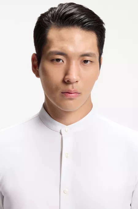 Slim-fit shirt in performance-stretch jersey