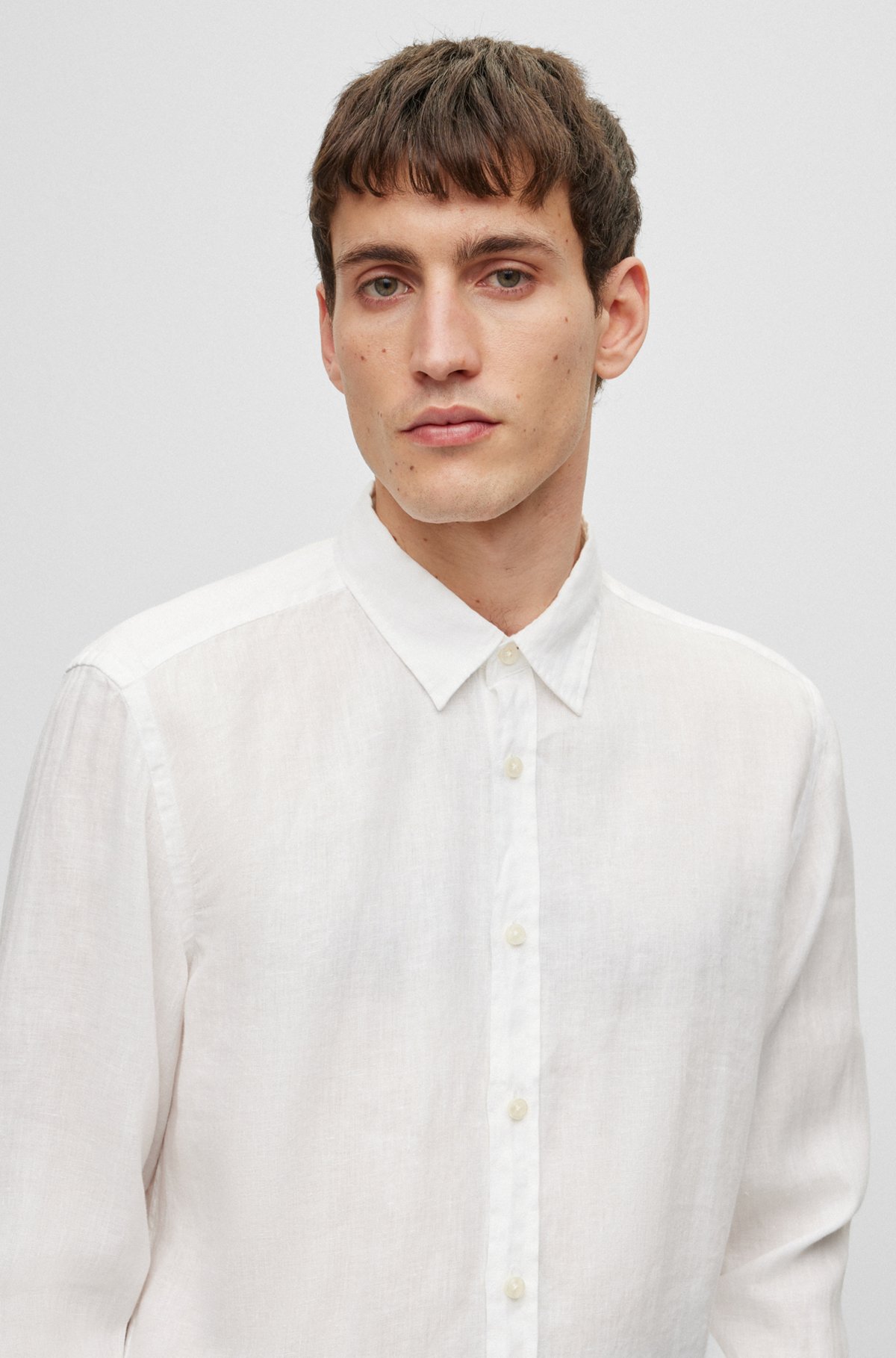 Regular-fit long-sleeved shirt in linen chambray, White