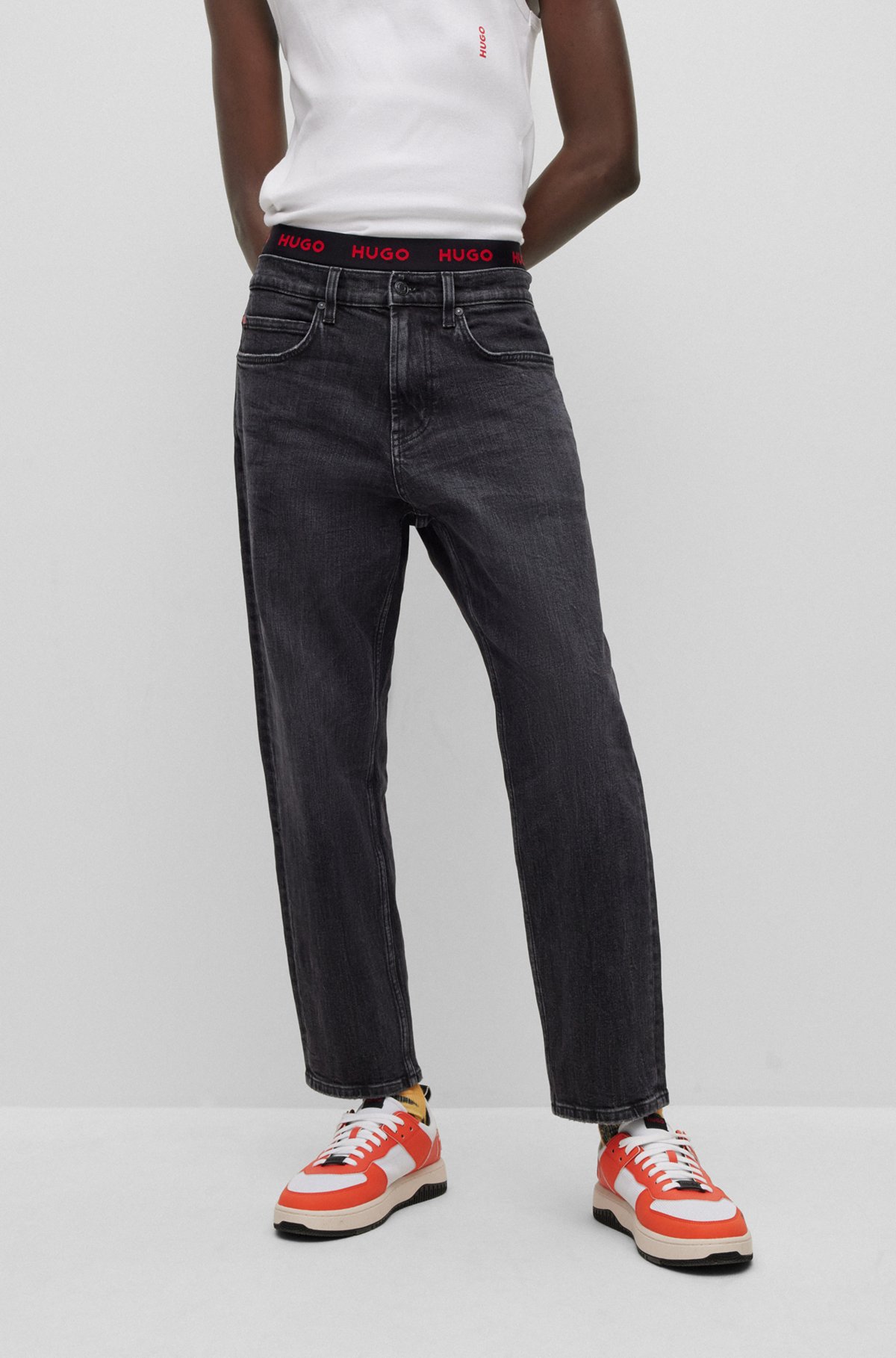 HUGO - Regular-fit jeans in black comfort-stretch denim | Stretchhosen
