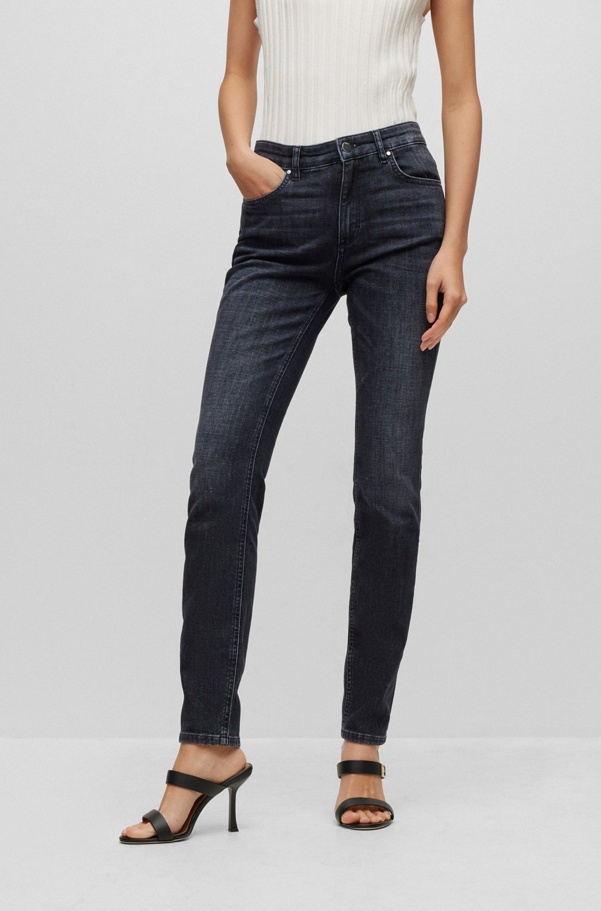 Schwarze Slim-Fit Jeans aus besonders softem italienischem Denim, Schwarz