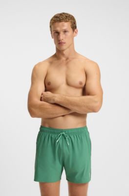 Short de bain avec rayures embl&eacute;matiques et logo, Vert
