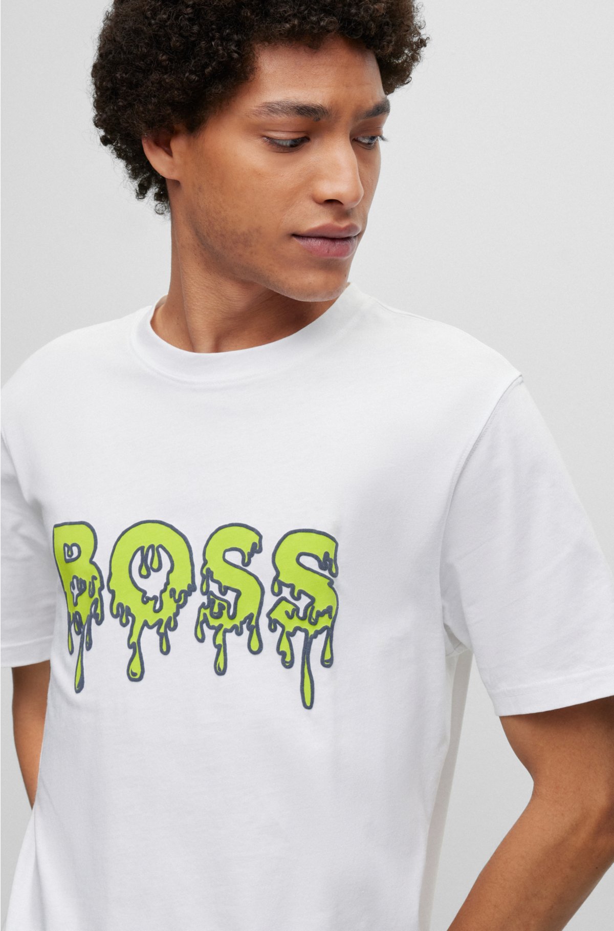 BOSS - T-shirt i bomuldsjersey farverig logografik