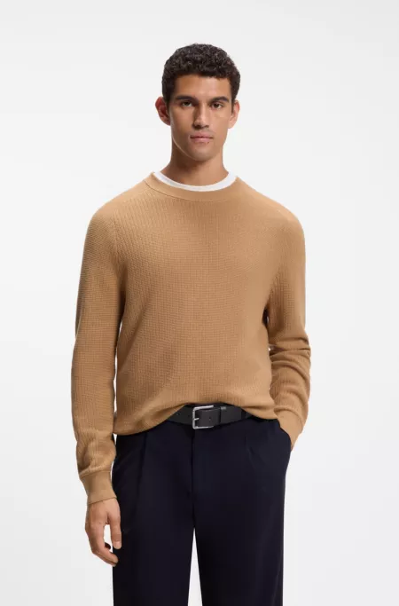 Cinturón de piel lisa con hebilla corredera con logo grabado