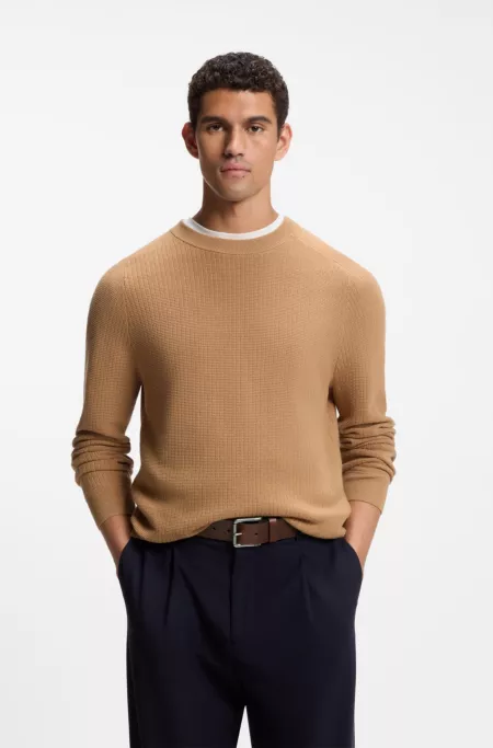 Cinturón de piel lisa con hebilla corredera con logo grabado