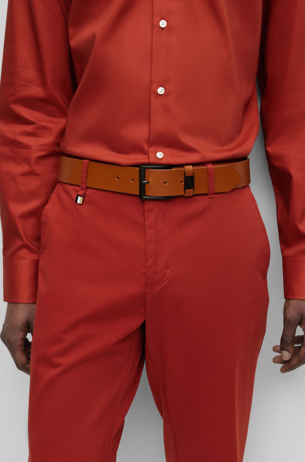 Cinturón de piel italiana con detalle de la marca en la trabilla, Marrón