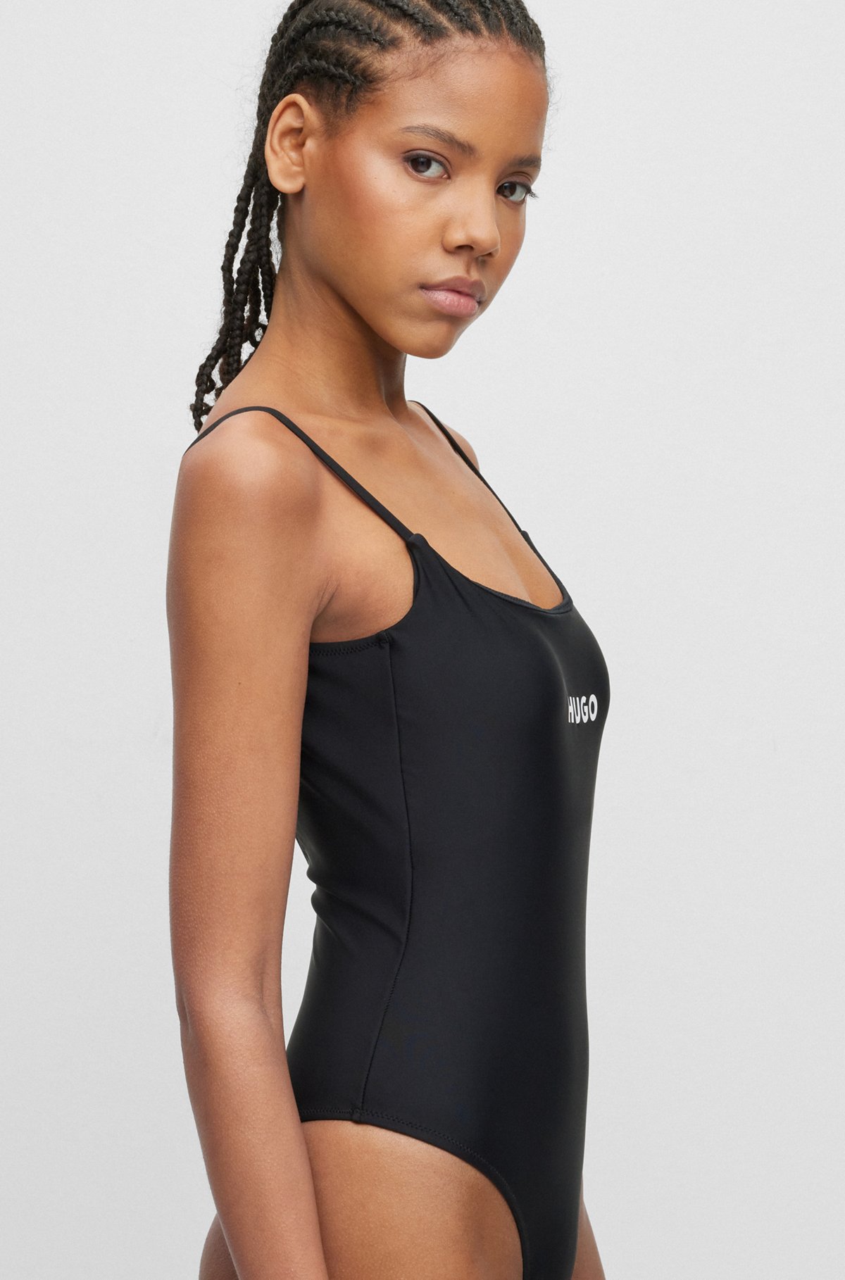 Schnell trocknender Badeanzug mit kontrastfarbenem Logo, Schwarz