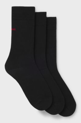 Lot de trois paires de chaussettes de longueur r&eacute;guli&egrave;re avec logos, Noir