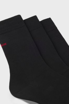 Lot de trois paires de chaussettes de longueur r&eacute;guli&egrave;re avec logos, Noir