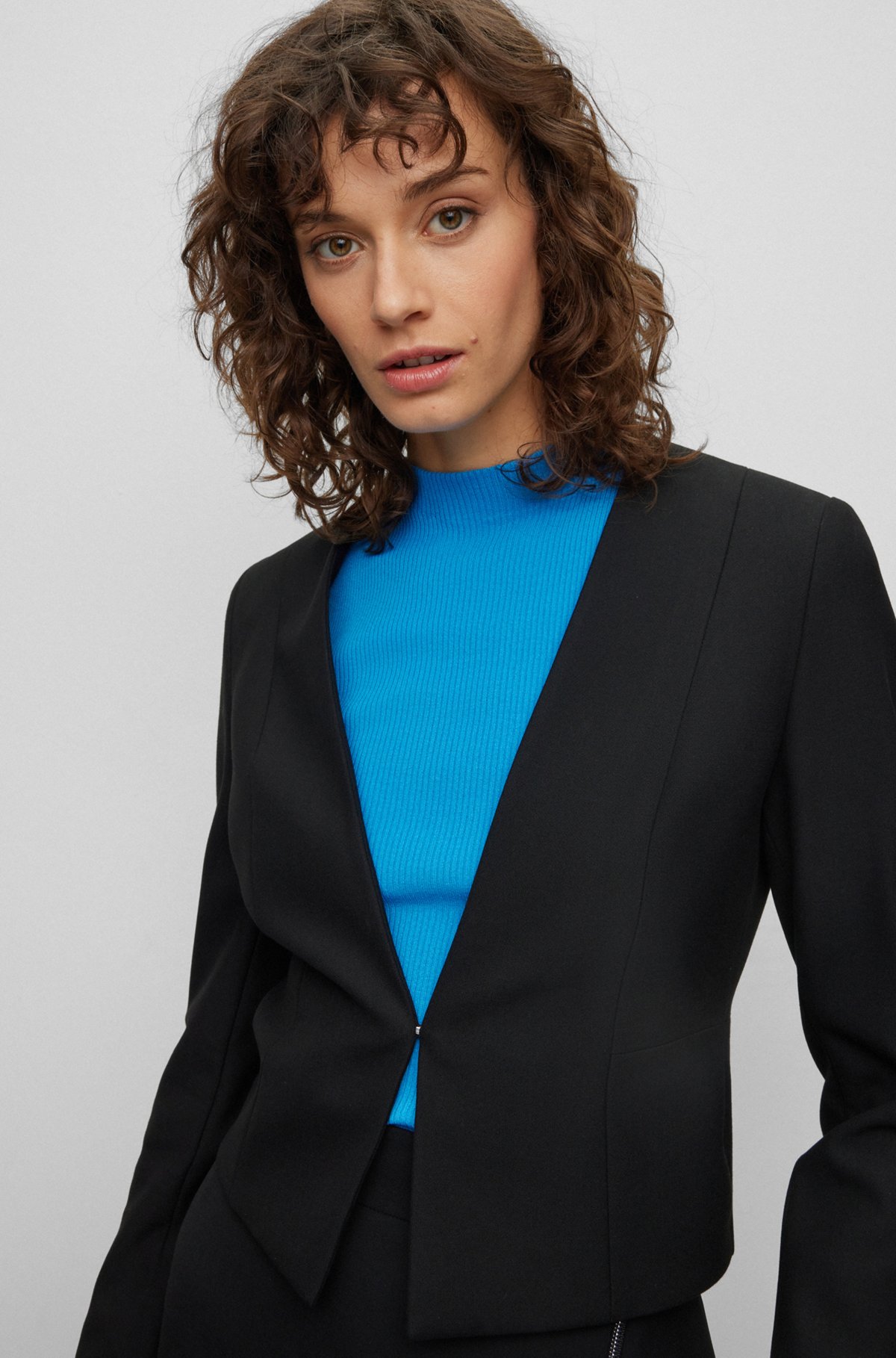 Slim-fit cropped jacket in stretch fabric, Black