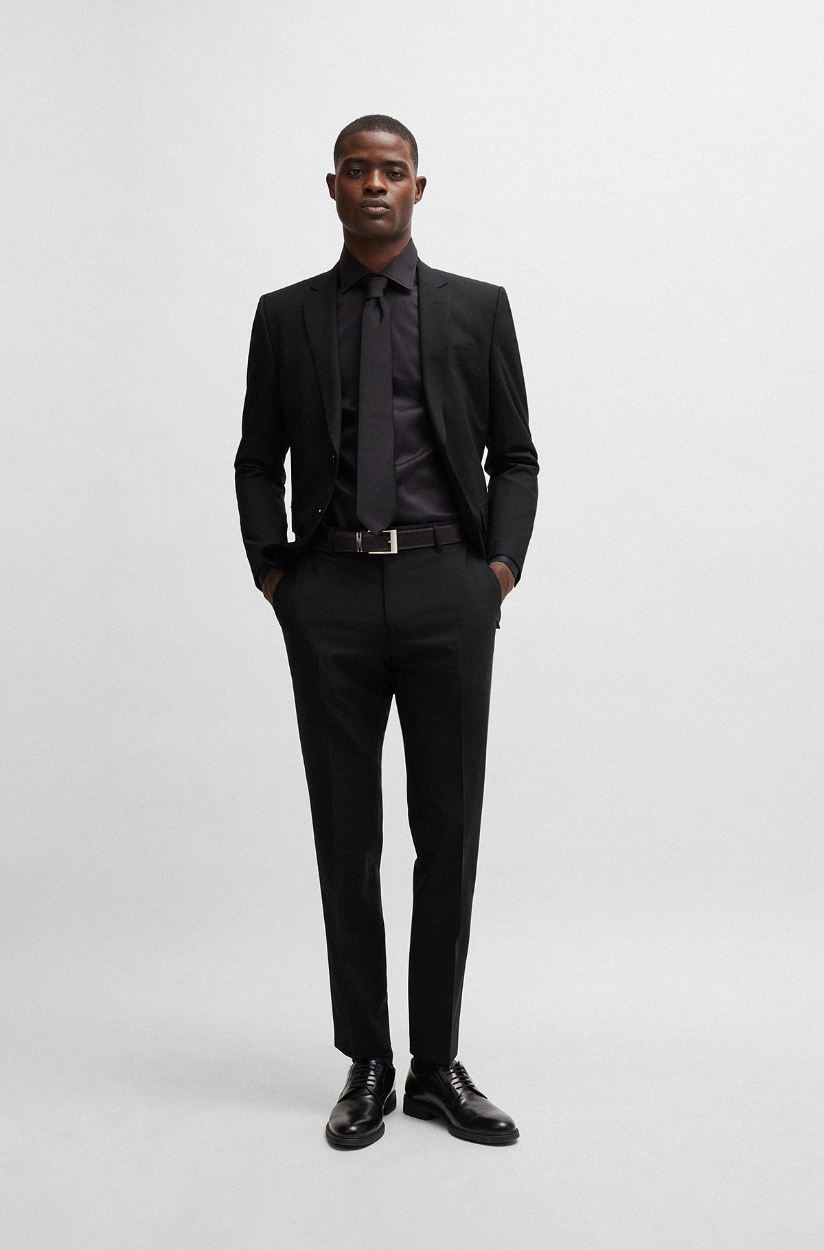 Slim-Fit Anzug aus elastischer Schurwolle, Schwarz