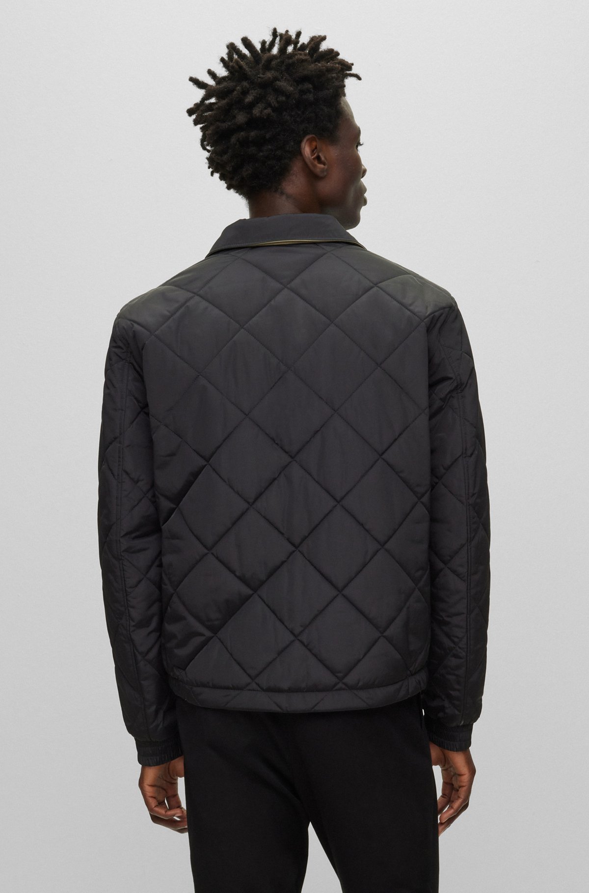 Waterafstotende, omkeerbare gewatteerde jas met monogramdetail, Zwart