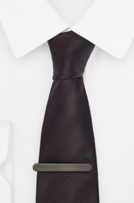 Fermacravatta ovale con logo inciso, Nero