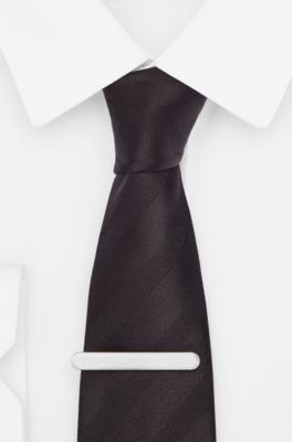 Alfiler de corbata ovalado con logo grabado, Tono plateado