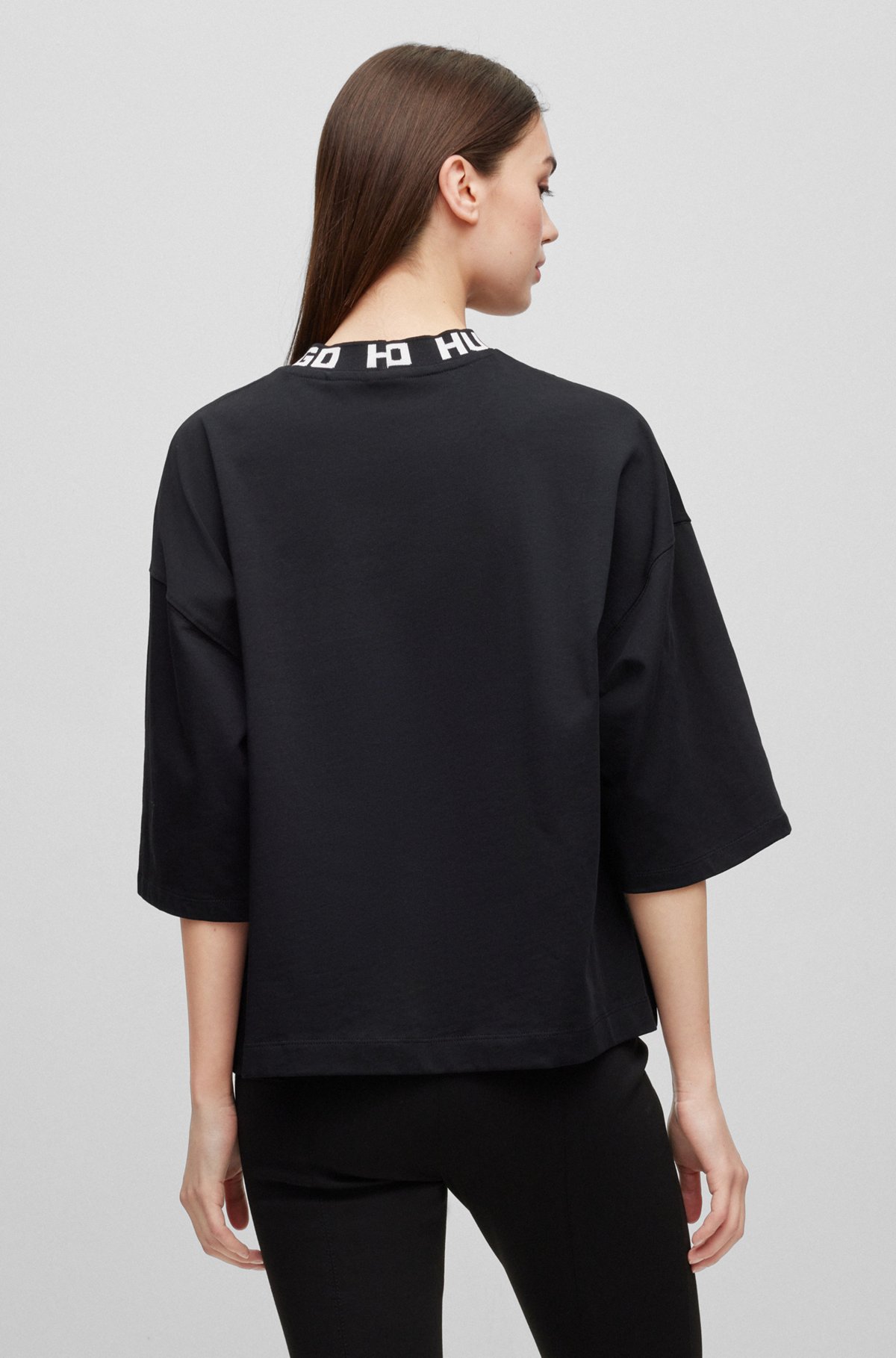 Camiseta relaxed fit en punto de algodón con logo en el cuello, Negro