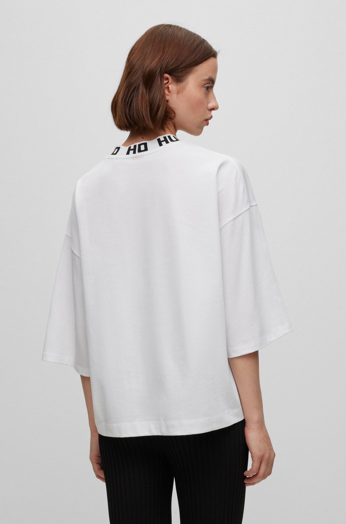 Camiseta relaxed fit en punto de algodón con logo en el cuello, Blanco
