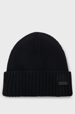 Ribgebreide beanie van scheerwol met logoplaatje, Zwart