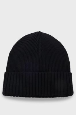Beanie hat in virgin wool with logo plaque, Black