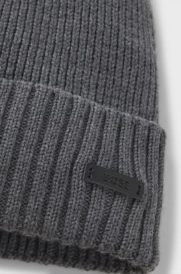 Bonnet en laine vierge avec plaque logot&eacute;e, Gris