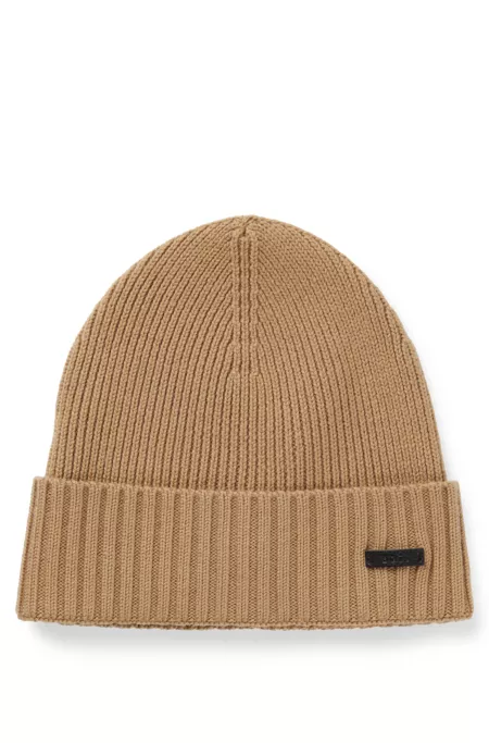 Bonnet en laine vierge avec plaque logotée