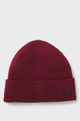 Beanie hat in virgin wool with logo plaque, Dark Red