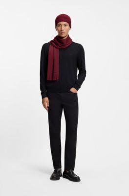 Beanie hat in virgin wool with logo plaque, Dark Red