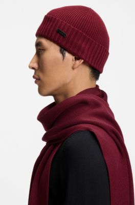 Beanie hat in virgin wool with logo plaque, Dark Red