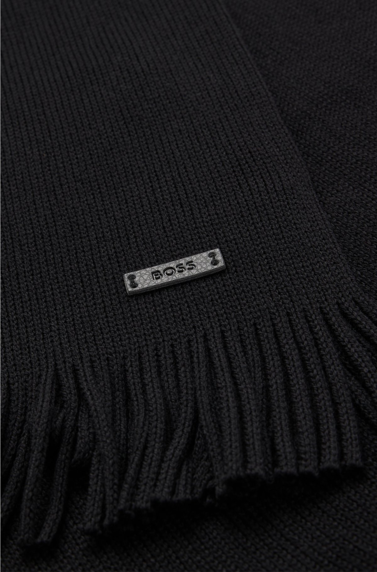 Raschel-knit scarf in responsible virgin wool, Black